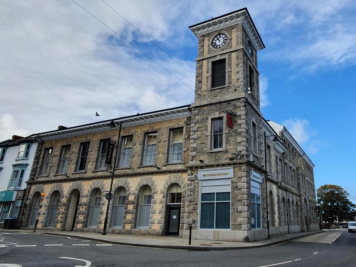 The John Francis Basset Wetherspoon Camborne Exterior foto